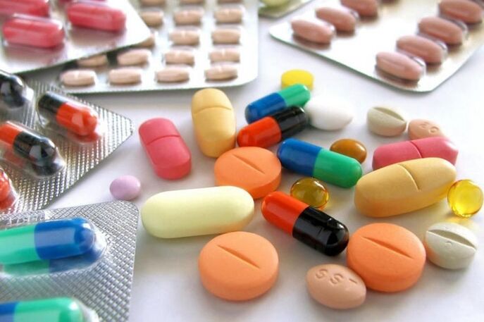 O tratamento da prostatite non está completo sen tomar antibióticos e outros medicamentos